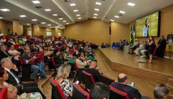 Governador Ronaldo Caiado é homenageado pela Federação Nacional dos Comunicadores