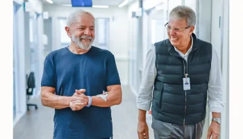 "Estou firme e forte", diz Lula, ao divulgar vídeo após deixar UTI