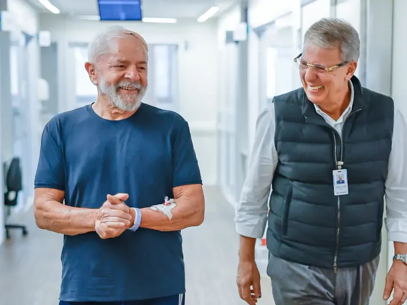 "Estou firme e forte", diz Lula, ao divulgar vídeo após deixar UTI