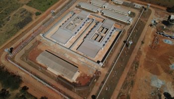 Obras estão em andamento nos municípios de Formosa, Caldas Novas e Novo Gama; investimento é de R$ 102 milhões