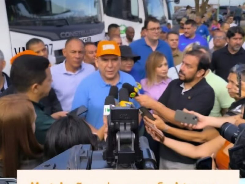 Sandro Mabel faz apelo à população durante mutirão em Goiânia