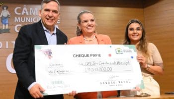 Em visita a Cmei Jardim das Aroeiras Sandro Mabel reforça importância do repasse de R$ 19 milhões a Educação