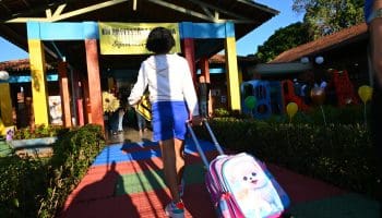 Prefeito Sandro Mabel abre ano letivo em Goiânia com ampliação de vagas e entrega de kits escolares