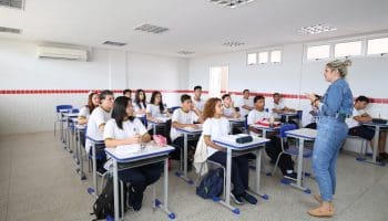 Governo de Goiás concede progressão para mais de 7 mil profissionais da Educação