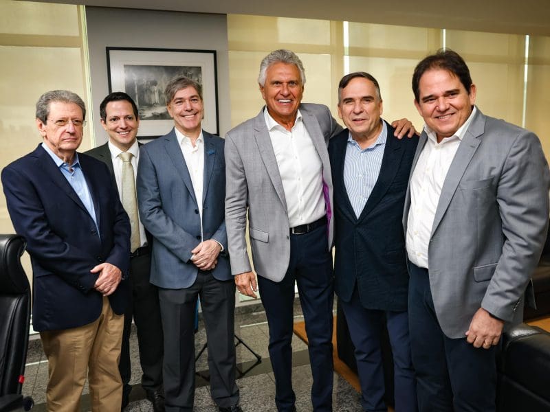 Prefeito Sandro Mabel participa do lançamento do Profissionaliza Goiás ao lado do governador Ronaldo Caiado