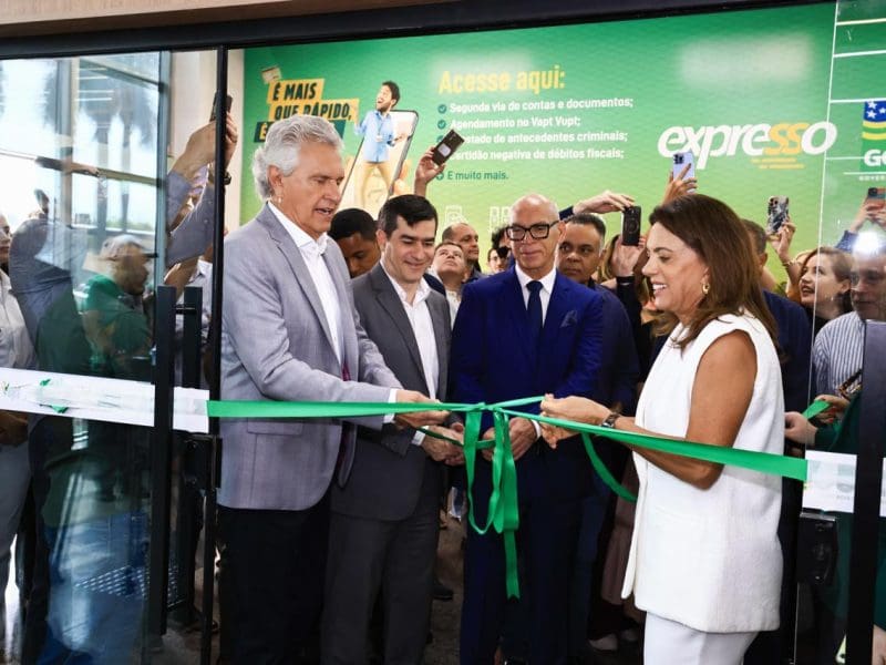 Inaugurado novo Vapt Vupt Praça Cívica