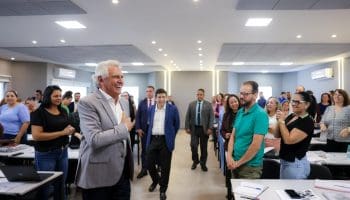 Governo de Goiás concede piso nacional do magistério para professores da rede estadual