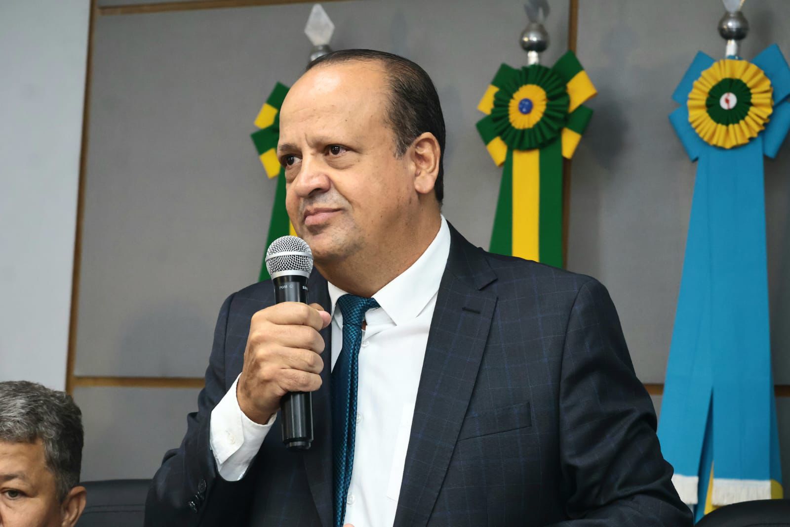 refeito reeleito, Kleber Marra (MDB) anunciou a revogação da Lei que criou a cobrança da Taxa de Preservação Ambiental- TPA, em Caldas Novas.