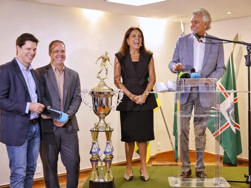 Caiado e Gracinha recebem campeões nacionais da Copa Quilombola de futebol