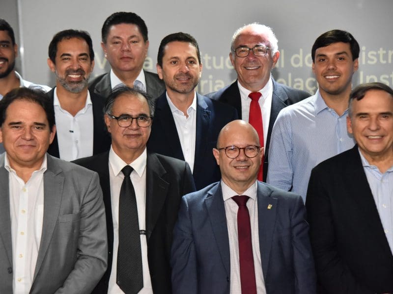 Vilela participa de reunião com o Ministro de Relações Institucionais, Olavo Noleto