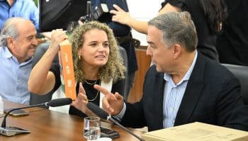 Educação de Goiânia recebe Selo Ouro por compromisso com a alfabetização
