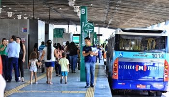 Caiado entrega reforma do Terminal Novo Mundo