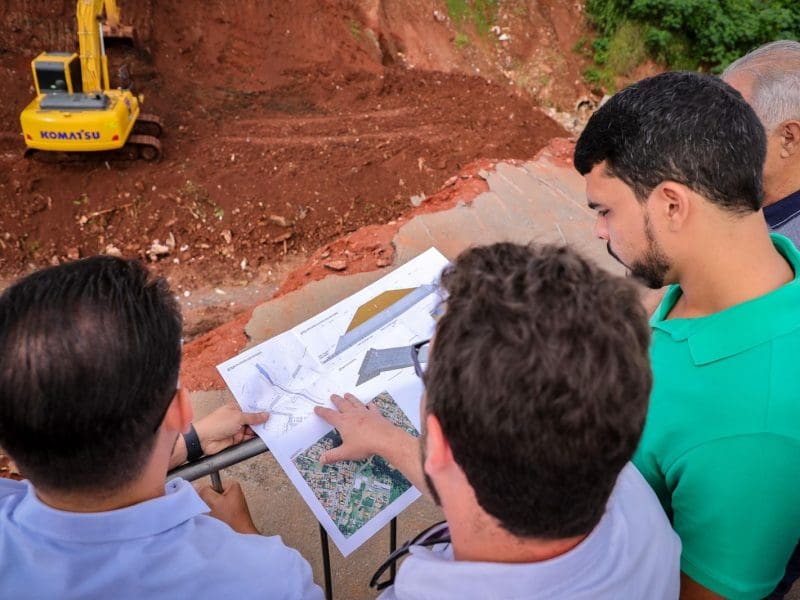 Equipes da Prefeitura atuam em diversas frentes para garantir a limpeza e organização da cidade