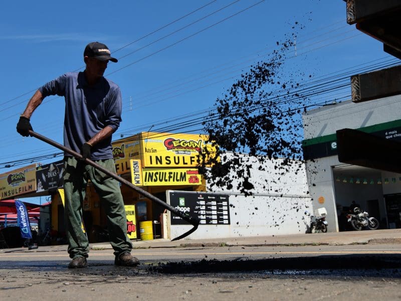 Operação Tapa-buracos é intensificada em Aparecida de Goiânia