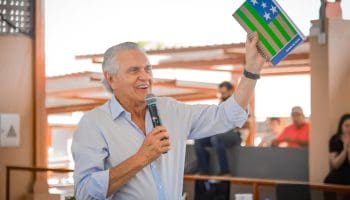 Pesquisa mostra que Educação é a melhor avaliada do Governo Caiado