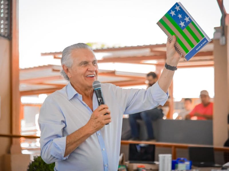 Pesquisa mostra que Educação é a melhor avaliada do Governo Caiado