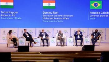 Caiado apresenta Etanol goiano na India e negocia transferir tecnologia