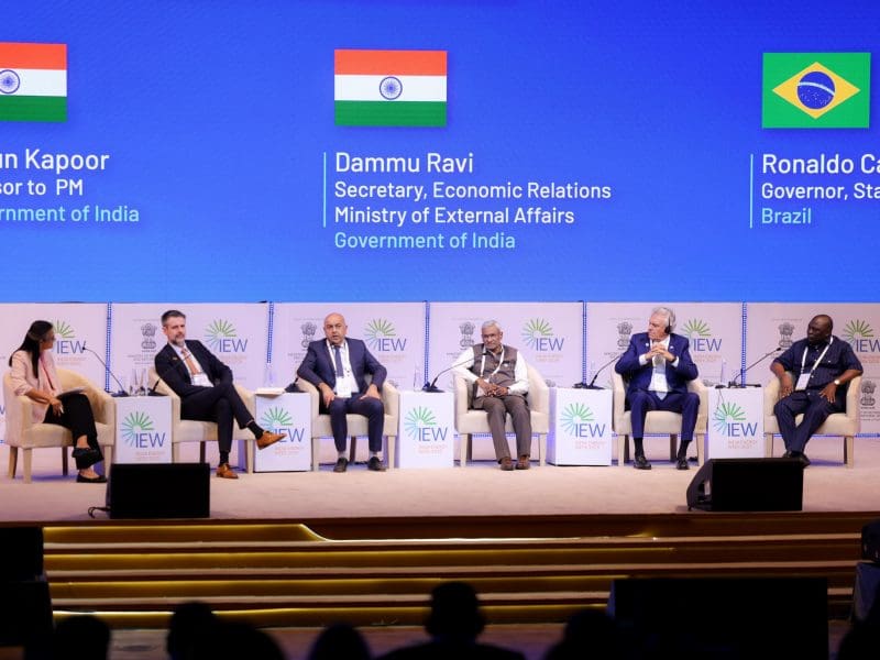 Caiado apresenta Etanol goiano na India e negocia transferir tecnologia