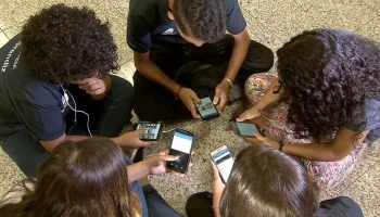 MEC lança guias sobre uso de celulares em ambiente escolar