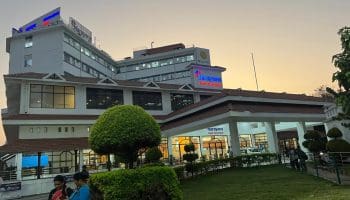 Caiado firma parceria com hospital indiano referência em alta complexidade e baixo custo