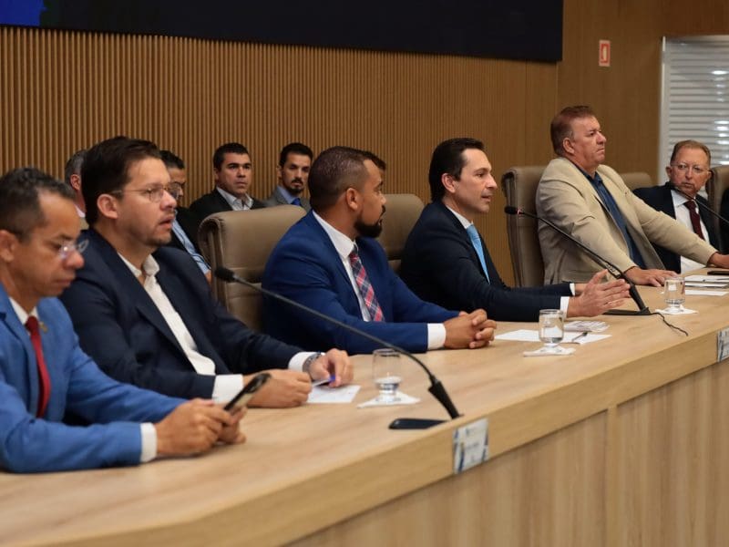 Prefeito Vilela garante integração total com os vereadores na administração de Aparecida