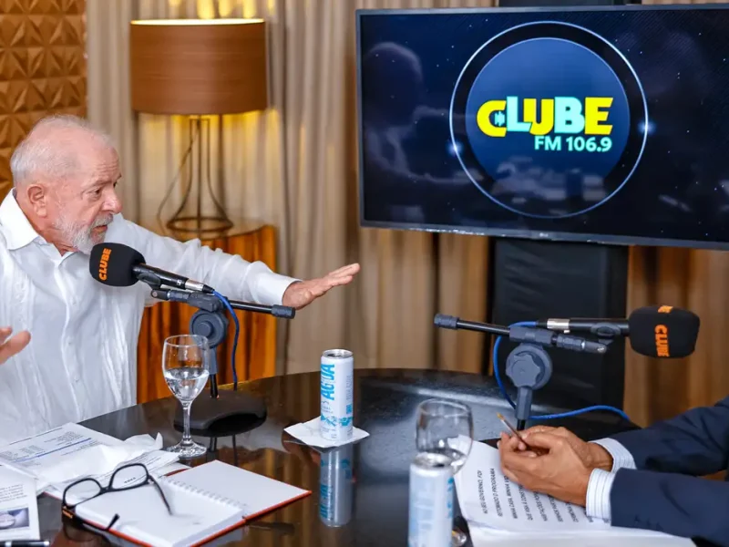 Lula diz que Brasil vai reagir contra taxações de Donald Trump