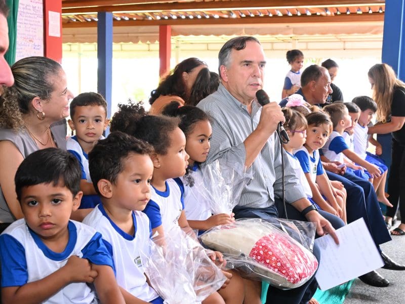 Prefeito Sandro Mabel lança projeto "Criancidade: crianças e prefeito em diálogos pela cidade"