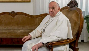 Papa Francisco tem infecção polimicrobiana