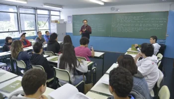 Câmara aprova proposta que proíbe escolas de recusar matrículas