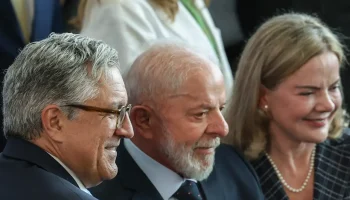 Gleisi Hoffmann cita isenção do IR como prioridade da agenda política