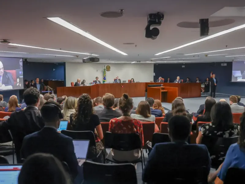 STF encerra primeiro dia do julgamento de Bolsonaro e aliados