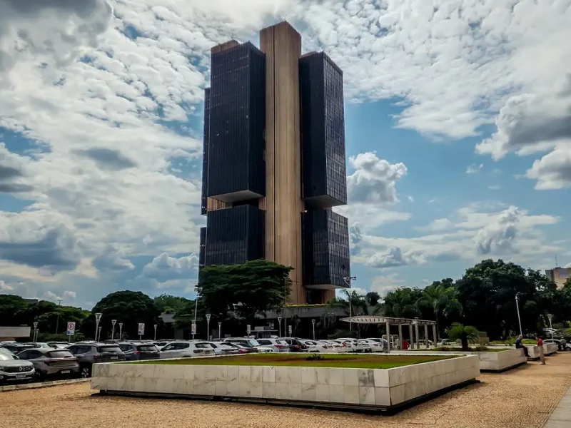 Copom eleva juros básicos da economia para 14,25% ao ano