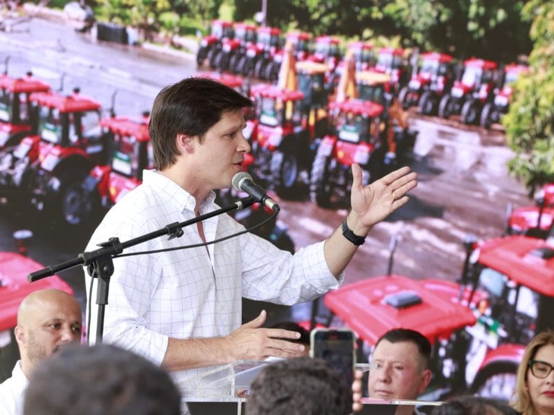 Governo de Goiás entrega maquinários a 23 municípios e reforça apoio ao desenvolvimento local