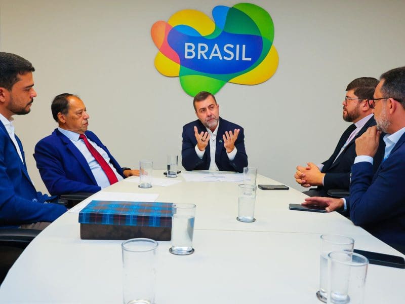 Prefeito de Trindade e presidente da Embratur debatem turismo religioso