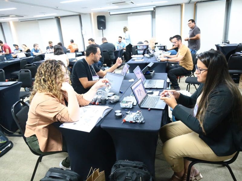 Governo de Goiás investe R$ 1,3 milhão na formação de professores para fortalecer ciência e inovação