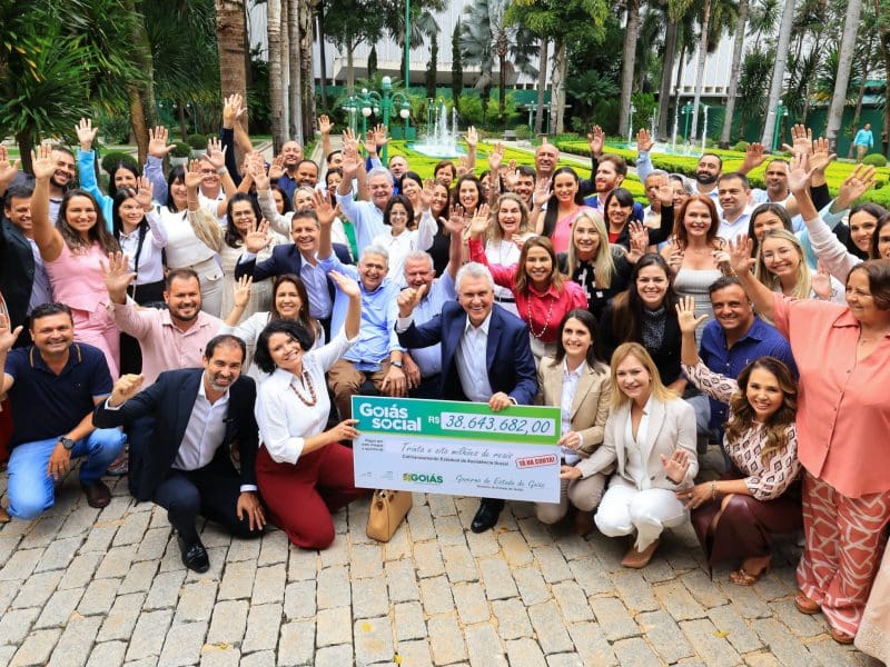 Caiado faz repasse para fortalecer apoio a famílias vulneráveis em Goiás