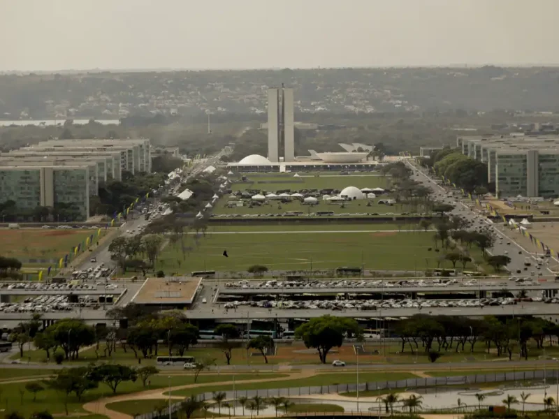 Reajuste de servidores federais será pago em maio, garante governo