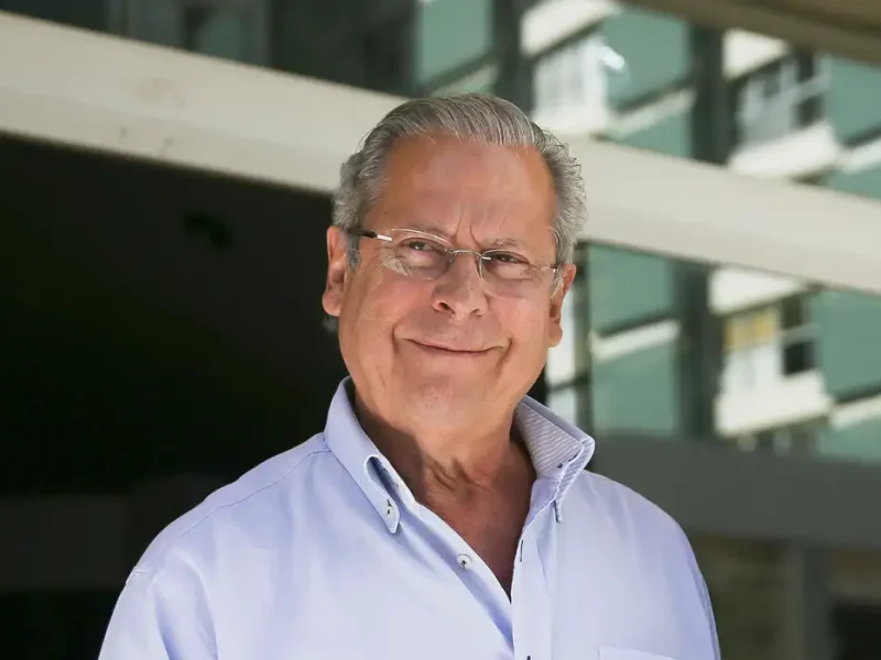 José Dirceu vê Eduardo Bolsonaro como candidato em 2026