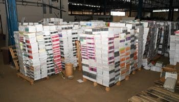 Livros que estavam guardados são distribuidos pela Prefeitura de Goiânia