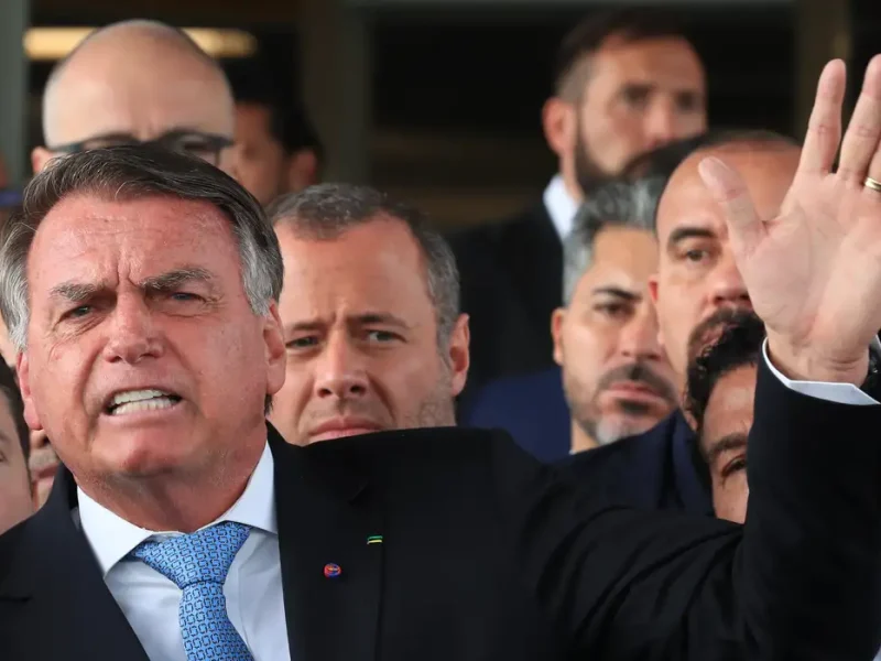 Após virar réu, Bolsonaro nega decreto de golpe de Estado