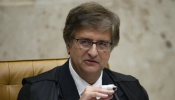 PGR é contra pedido de Bolsonaro para tirar Dino e Zanin de julgamento