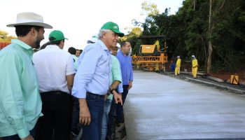 Caiado ressalta tecnologia utilizada para construção da GO-210