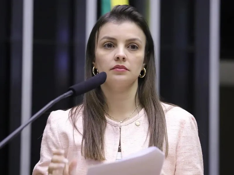 Deputada federal acusa marido de agressões físicas e psicológicas