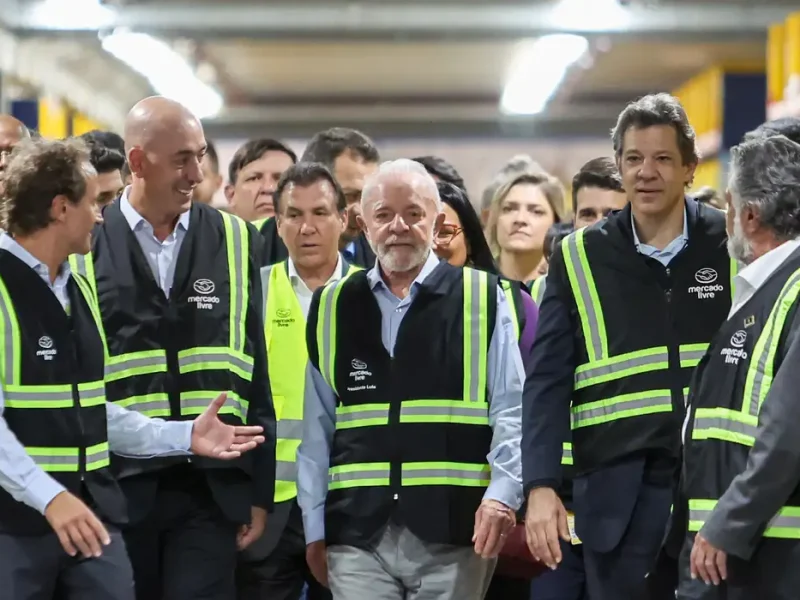 Brasil tem reservas para enfrentar decisões de Trump, diz Lula