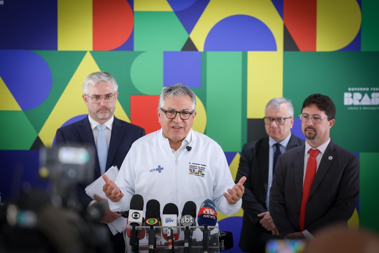 Governo vai ampliar vacinação e acelerar atendimento no SUS