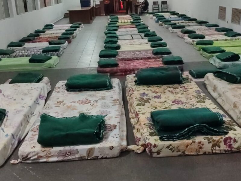 Abrigo para pessoas em situaçã de rua é instalado em Goiânia para noites de frio