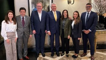 Amazon avalia investir em Goiás após conhecer política estadual de IA