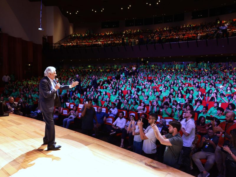 Programa Aprendiz do Futuro chega a 10 mil jovens