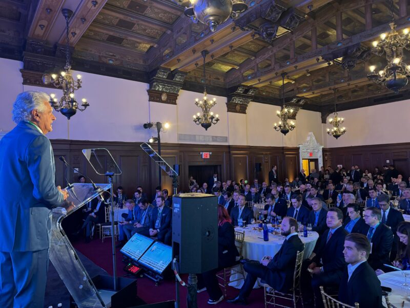 Caiado destaca equilíbrio fiscal e avanço tecnológico de Goiás em evento nos Estados Unidos