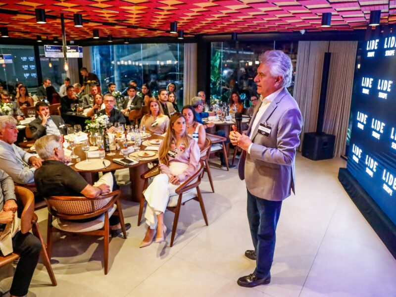 Caiado exalta ações na Educação Estadual durante encontro com empresários em Sergipe